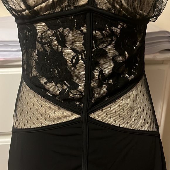 Loop 18 brand black camisole top with lace overlay, adjustable straps - Picture 3 of 12